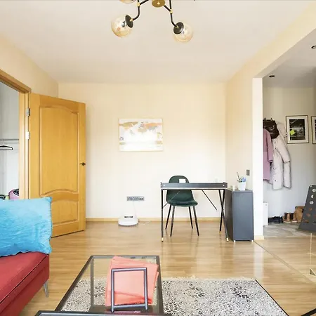 Near Downtown And Airport Hotel *